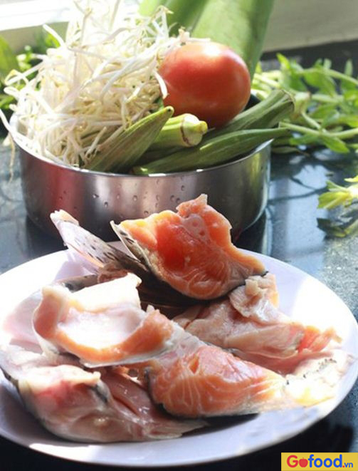 Bữa tối “nồng đượm” với món canh chua từ đầu cá hồi Nauy